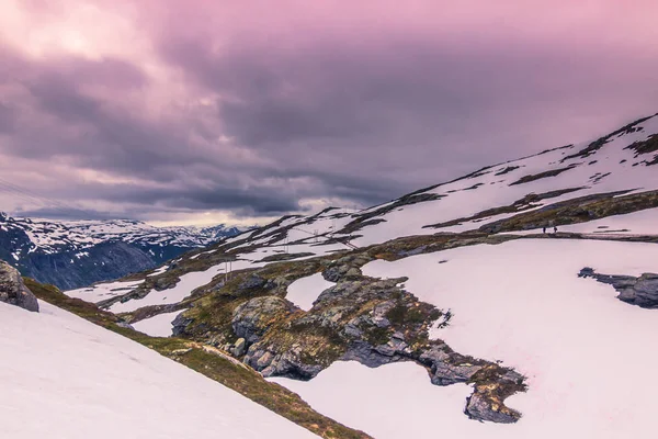 22 Temmuz 2015: Trolltunga, Norveç'e yürüyüş yolu Panoraması — Stok fotoğraf