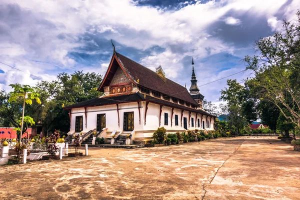 20 Eylül 2014: Budist tapınağı Luang Prabang, Laos — Stok fotoğraf