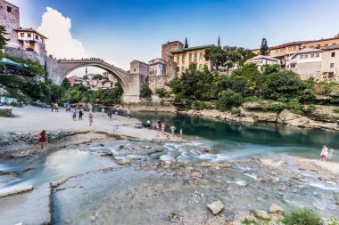 11 Temmuz 2016: Eski kasabasında Neretva Nehri kıyısında