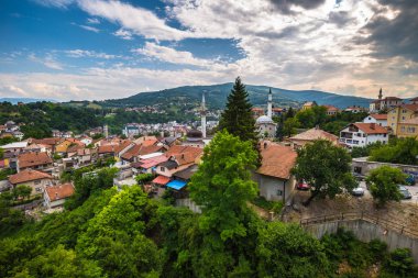 09 Temmuz 2016: Onun kale üzerinden Travik şehir panoraması,