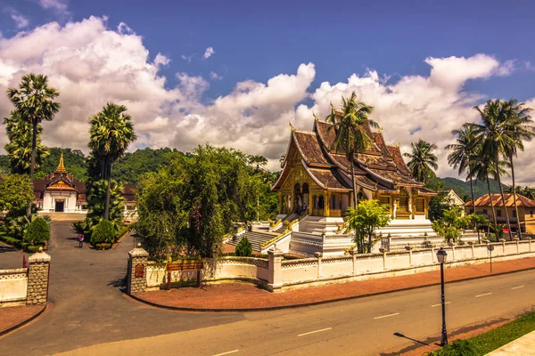 20 de setembro de 2014: O templo Haw Pha Bang em Luang Prabang, La — Fotografia de Stock