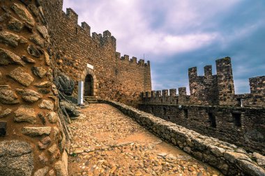 04 Ocak 2017: içinde Almourol, Portekiz Ortaçağ Kalesi Surlarının