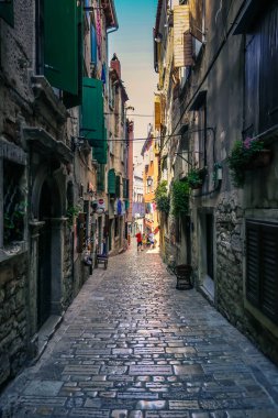 22 Temmuz 2016: Street Rovinj, Hırvatistan'ın eski şehir