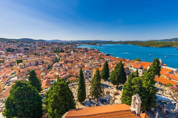 20 Temmuz 2016: Geniş açı çekim eski kasaba Sibenik, Hırvatistan