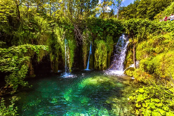 21. Juli 2016: Wasserfallhügel im Nationalpark Plitvicer Seen — Stockfoto