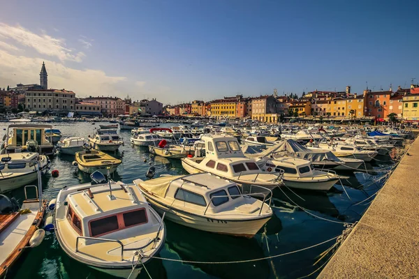 22 Temmuz 2016: Rovinj, Hırvatistan limandaki tekneler