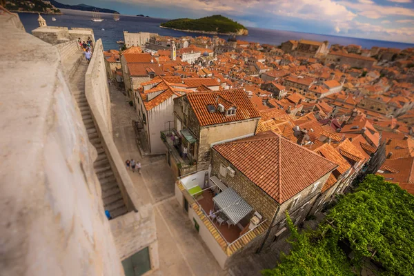 July 16, 2016: Tilt-shifted view of the old houses of Dubrovnik — Stock Photo, Image