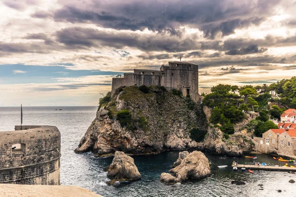 July 16, 2016: The Castle of Saint Lawrence, by the side of Dubrovnik — Stock Photo, Image