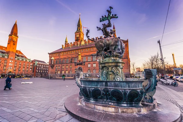 02 dicembre 2016: La fontana presso il municipio di Copenaghen , — Foto Stock