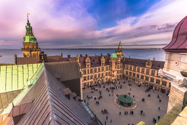 03 dicembre 2016: Cortile del castello di Kronborg, Danimarca — Foto Stock