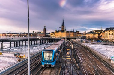 21 Ocak 2017: Metro demiryolu Stockholm eski kasabanın S