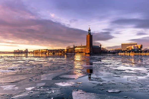 21 stycznia 2017: Panorama ratusza w Sztokholmie przez — Zdjęcie stockowe