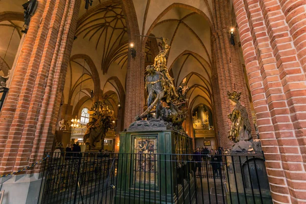January 21, 2017: Statue of Saint George slaying the dragon in the Cathedral of Stockholm, Sweden — Stock Photo, Image
