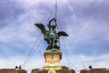 28 Mayıs 2016: San Kalesi üstündeki bir melek heykeli