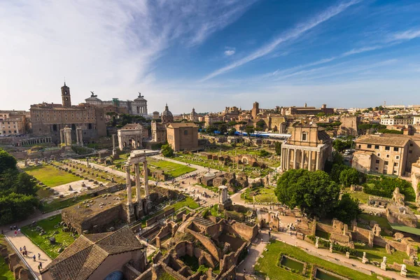 28 de mayo de 2016: Ruinas del antiguo Foro visto desde lo alto de Pa — Foto de Stock