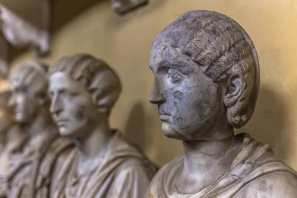 30 mai 2016 : Sculpture d'une femme au Musée du Vatican, Vatica — Photo