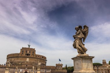 28 Mayıs 2016: Bir heykel kale, Sant'Angelo için Roma yol köprü