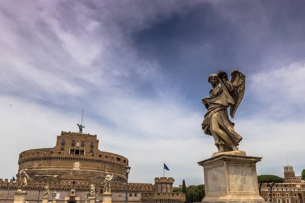 28 Mayıs 2016: Bir heykel kale, Sant'Angelo için Roma yol köprü
