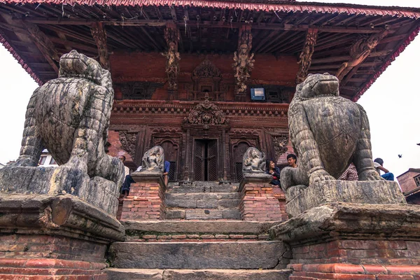 2014 年 8 月 18 日 - ネパール、パタン市の猿の像 — ストック写真