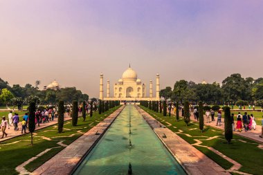 02 Kasım 2014: Taj Mahal AGRA bahçeleri Panoraması