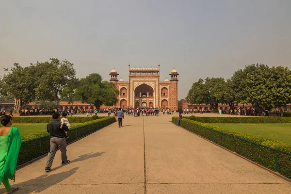 02 de novembro de 2014: Entrada para o Taj Mahal em Agra, Índia — Fotografia de Stock