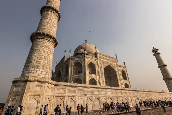 02 de novembro de 2014: Fachada do Taj Mahal em Agra, Índia — Fotografia de Stock