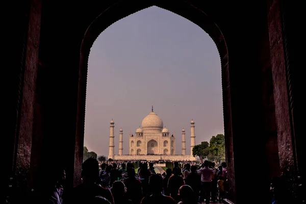 02 listopada 2014: Archway wejście do Taj Mahal w Agrze, w Indiach — Zdjęcie stockowe