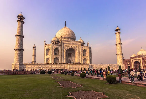 02 de novembro de 2014: Entrada para o Taj Mahal em Agra, Índia — Fotografia de Stock