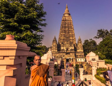 30 Ekim 2014: Bir keşiş Bodhgaya Mahabodhi Budist tapınağı