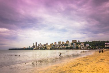 15 Kasım 2014: Mumbai, Hindistan'ın plaja