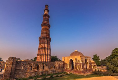 27 Ekim 2014: Qutb Minar Yeni Delhi, Hindistan kalıntıları