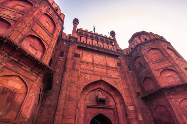 28 Ekim 2014: Yeni Delhi, Hindistan'ın kırmızı kale duvarlarının