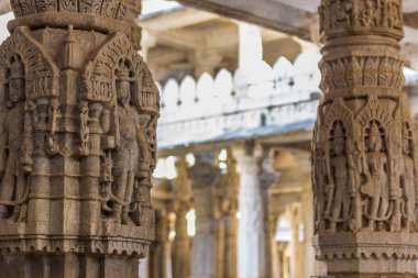 08 Kasım 2014: Sanat ayrıntı oyma duvarların Ranakpur Jain Tapınağı nın