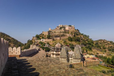 08 Kasım 2014: Kumbhalgarh Fort, Hindistan'da Hindu tapınağı