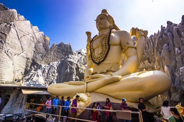 2014 年 11 月 11 日︰ 雕像的湿婆神在班加罗尔的一座寺庙 — 图库照片