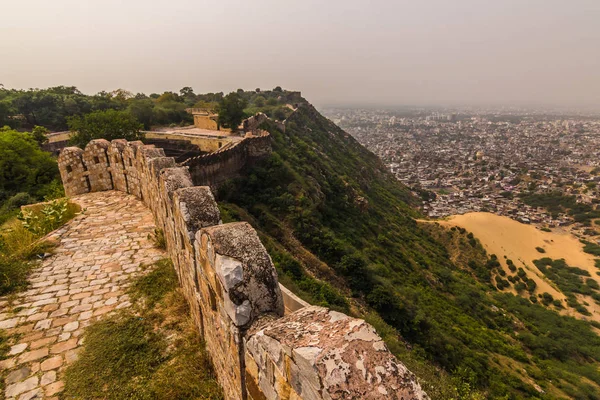04. November 2014: die Mauern rund um das Bernstein-Fort in Jaipur, in — Stockfoto