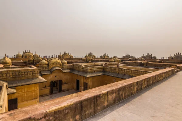 04 listopad 2014: Střechy Nahargarh fort v Jaipur, Ind — Stock fotografie