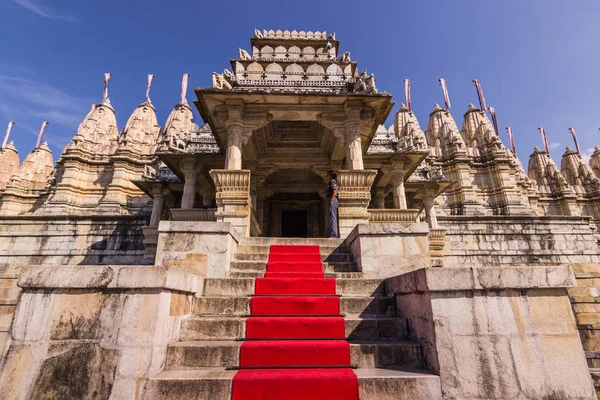 08 de novembro de 2014: Entrada para o templo Jain de Ranakpur, Índia — Fotografia de Stock