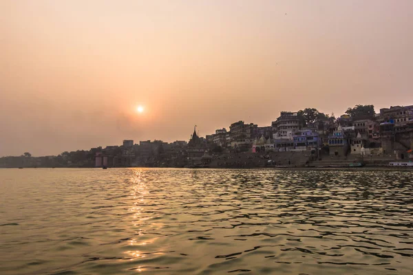 31 Ekim 2014: Sunset Varanasi, Hindistan — Stok fotoğraf