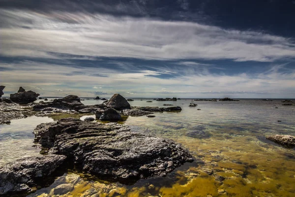 Faro, Gotland - 16. května 2015: Krajina pobřeží Faro v regionu Gotland — Stock fotografie