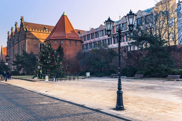 28 de enero de 2017: Edificios junto a la Puerta de Oro de Gdansk, Polan — Foto de Stock