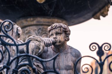 28 Ocak 2017: Heykel Neptune çeşmeler Gdansk, Pol içinde