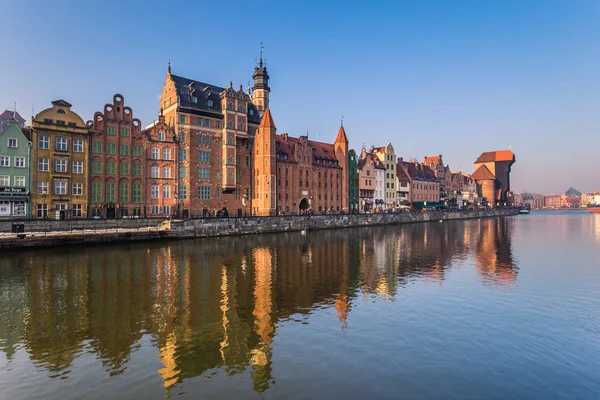 28 januari 2017: Historiska kran i gamla stan i Gdansk Polen — Stockfoto