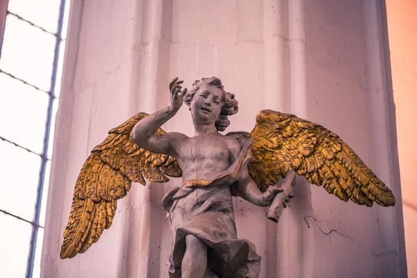 28 de enero de 2017: Ángel dentro de la catedral de Santa María en Gdansk , —  Fotos de Stock