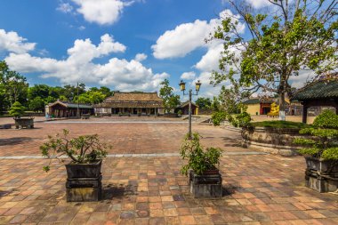 30 Eylül 2014 - renk tonu, Vie yasak şehirde avluda