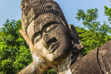 26 Eylül 2014: Budist taş heykellerin Buda Park, Laos