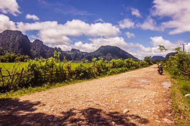23 Eylül 2014: Vang Vieng, Laos Blue Lagoon yol
