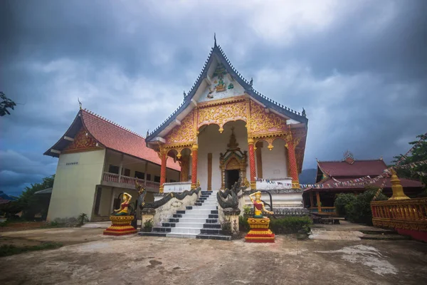 23 settembre 2014: Tempio buddista a Vang Vieng, Laos — Foto Stock