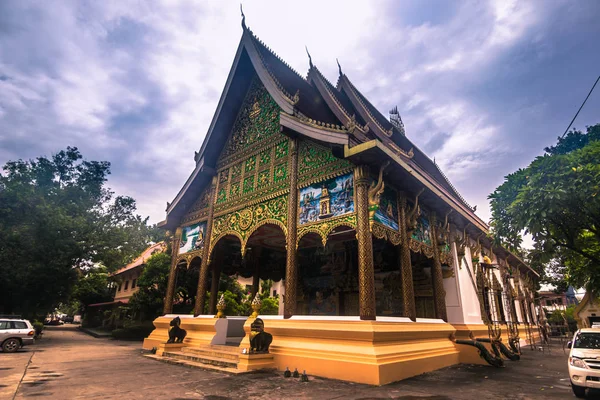 25 Eylül 2014: Budist tapınağı Vientiane, Laos