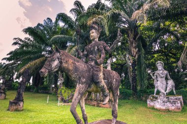 26 Eylül 2014: Budist taş heykellerin Buda Park, Laos